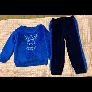 GAP Sherpa and Fleece Pajamas - Boys Size 5T